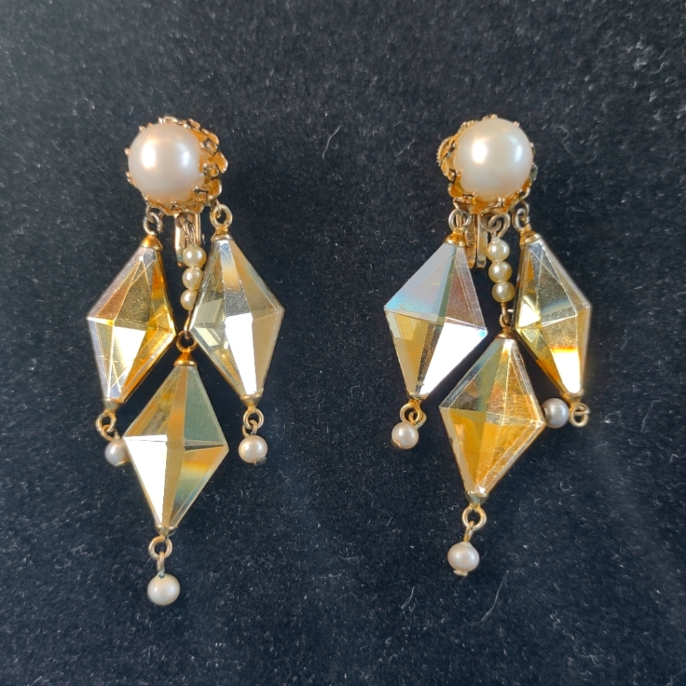 Vendôme signed vintage 1970s dangling drop gold colored and faux pearl earrings